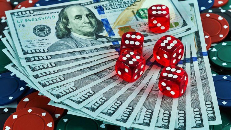 dados, dólares y fichas de casino