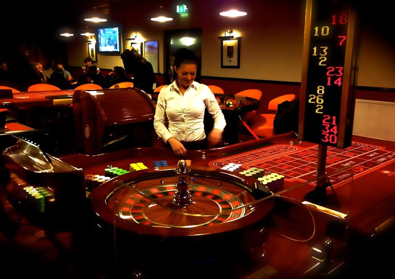 ruleta en un casino fuera de línea