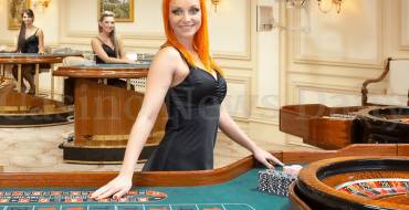 External Hand: Croupier en la ruleta del casino