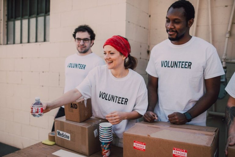 Voluntarios en la beneficencia del juego